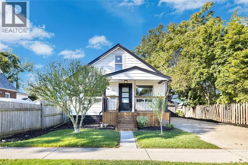 Detached at 1541 ALBERT, Windsor