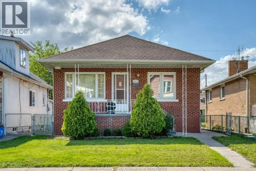 Detached at 969 LANGLOIS, Windsor