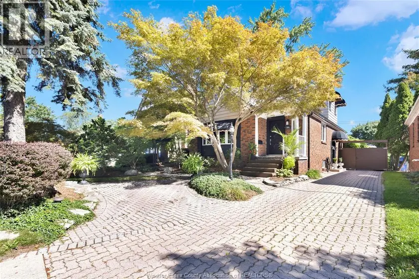 Detached at 466 MATTHEW BRADY, Windsor