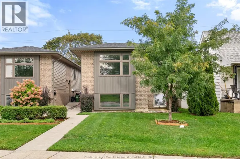 Detached at 766 Irvine AVENUE, Windsor