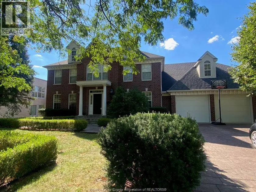 Detached at 3435 VICTORIA, Windsor