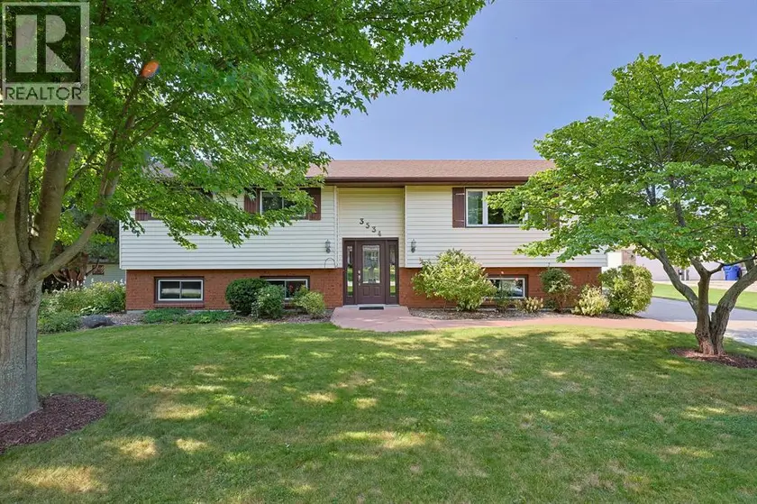 Detached at 3534 CLARENCE STREET, Plympton-Wyoming