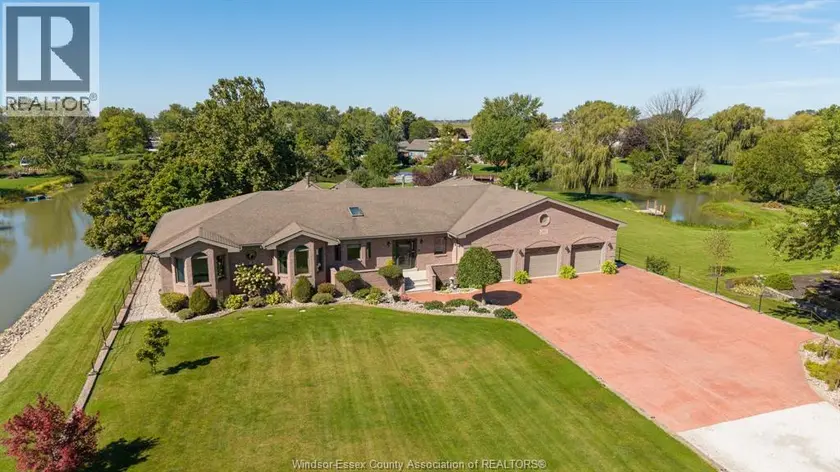 Semi-Detached/Link at 931 EAST RUSCOM RIVER ROAD, St. Joachim