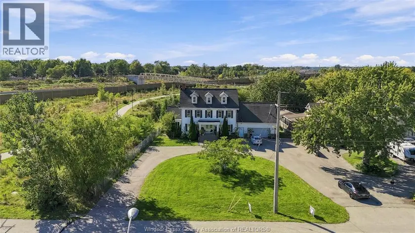 Detached at 4765 HOWARD, Windsor
