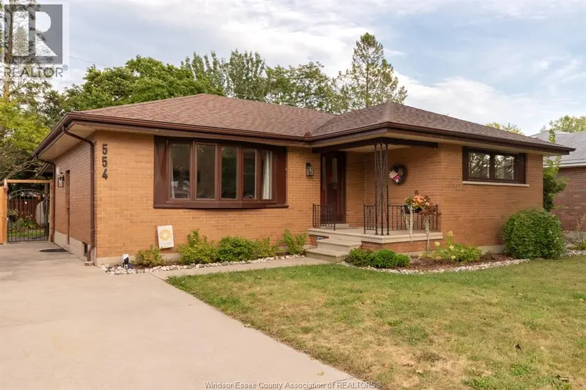 Detached at 554 BERTHA AVENUE, Windsor
