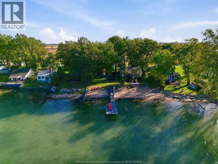 Detached at 9952 ST CLAIR RD, Lakeshore