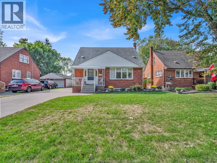 Detached at 1011 PARKVIEW, Windsor