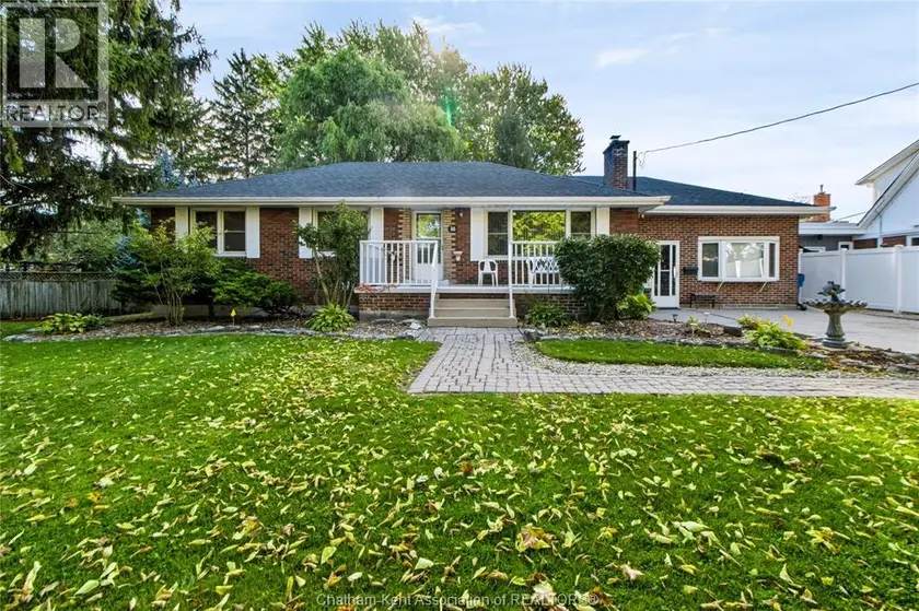 Detached at 16 INDIAN CREEK ROAD West, Chatham