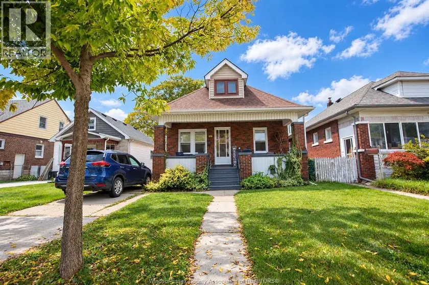 Detached at 1827 MOY AVENUE, Windsor