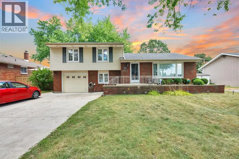 Detached at 4340 MOUNT ROYAL DRIVE, Windsor