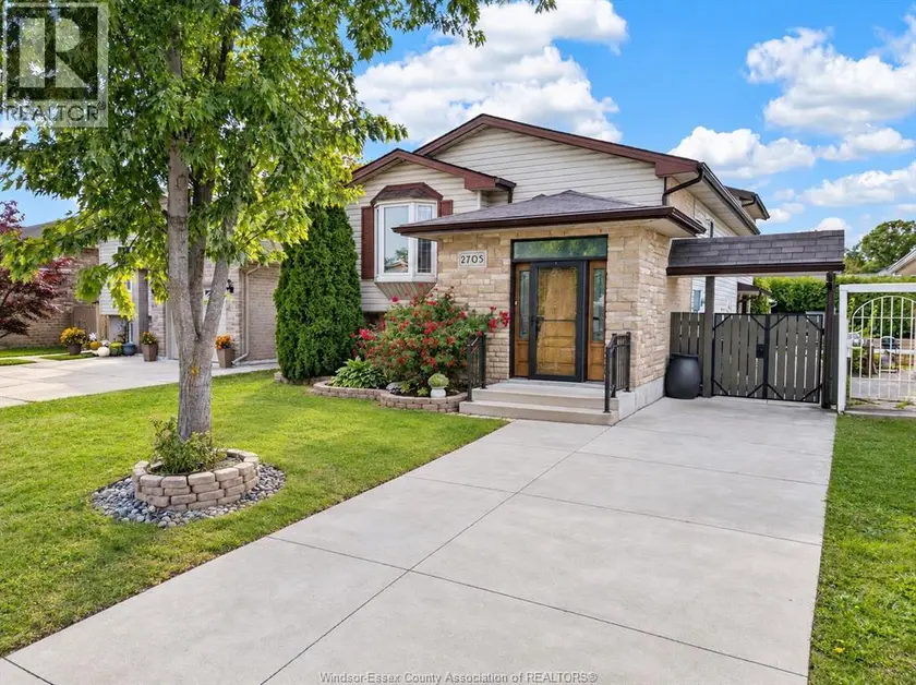 Detached at 2705 ROBERT, Windsor