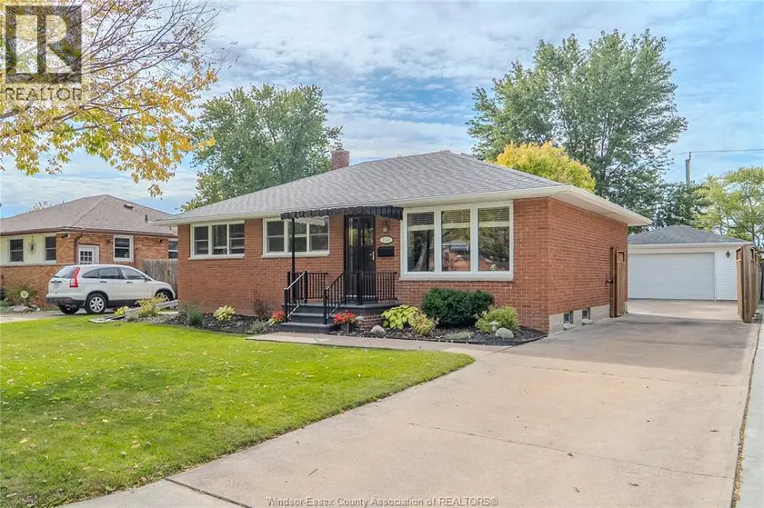Detached at 1049 BUCKINGHAM ROAD, Windsor