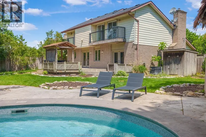 Detached at 74 UNIVERSITY DRIVE, Chatham