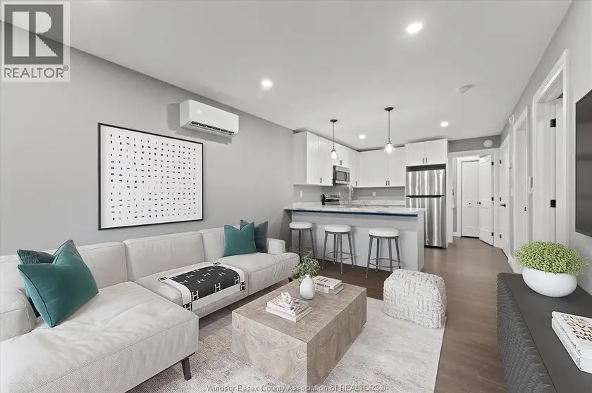 Detached at 1147 HICKORY Unit# MAIN, Windsor