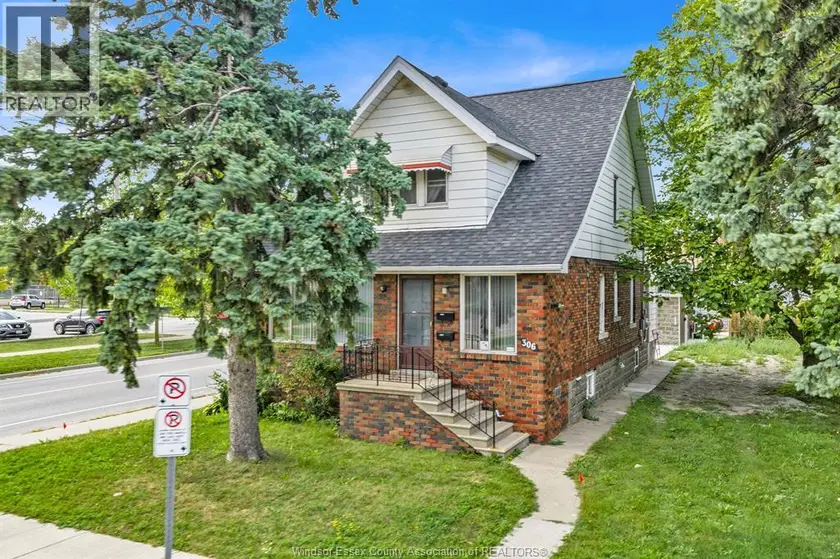 Detached at 306 FOCH, Windsor