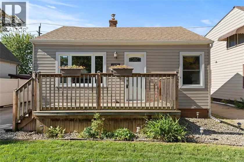 Detached at 1351 CENTRAL, Windsor