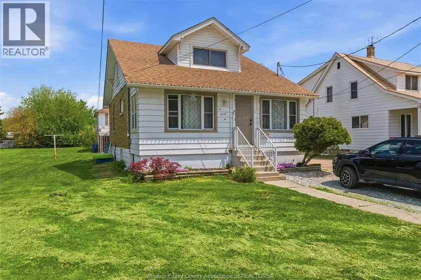 Detached at 222 LESPERANCE, Tecumseh