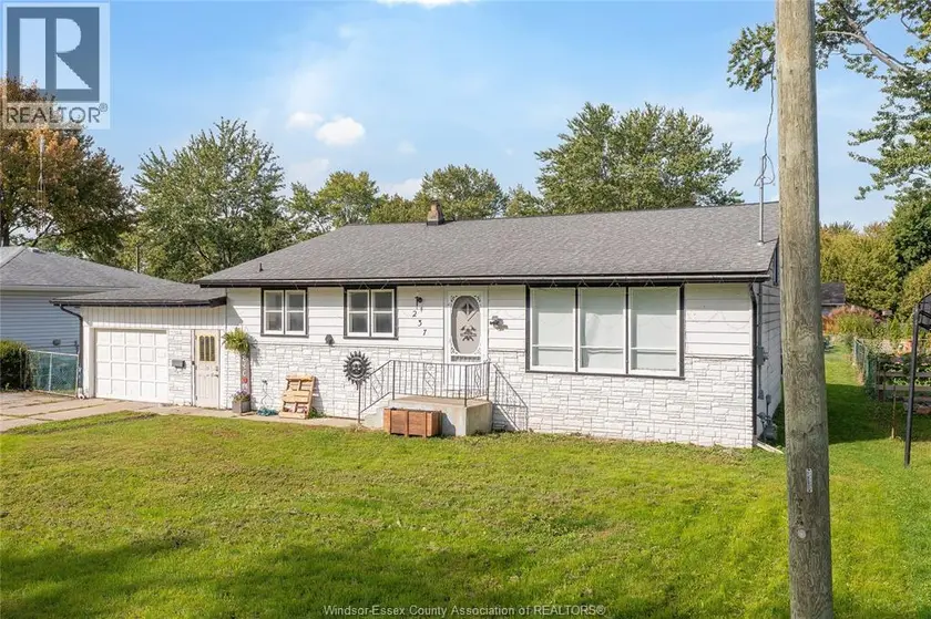 Detached at 237 SAINT MARY'S ROAD, Lakeshore