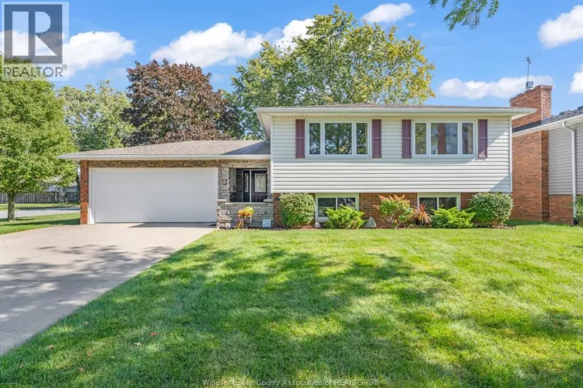 Detached at 8 Bruce AVENUE, Leamington