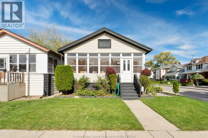 Detached at 404 CAROLINE STREET, Windsor