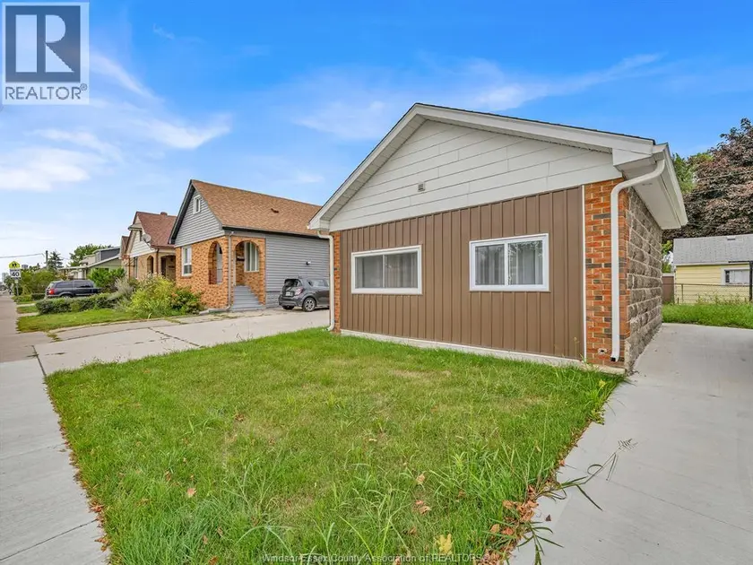 Detached at 306 FOCH Unit# BACK UNIT, Windsor