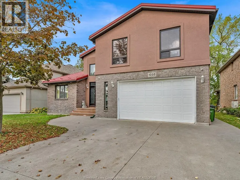 Detached at 1098 STONEYBROOK CRESCENT, Windsor