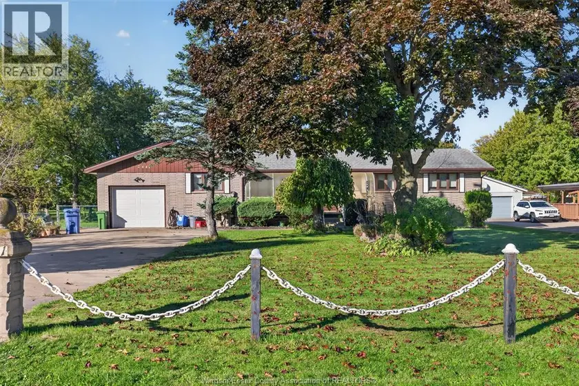 Detached at 2441 LESPERANCE, Tecumseh