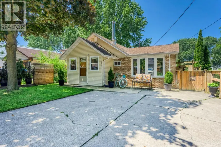 Detached at 2019 BAY STREET, Sarnia