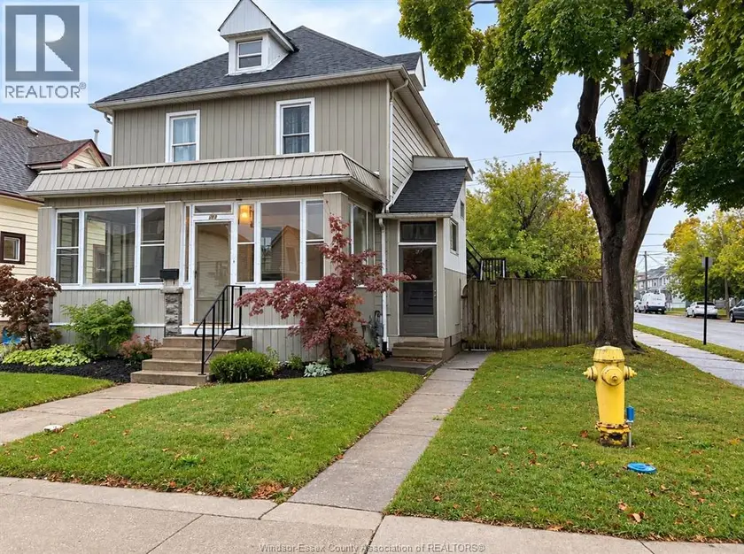 Detached at 903 PIERRE, Windsor