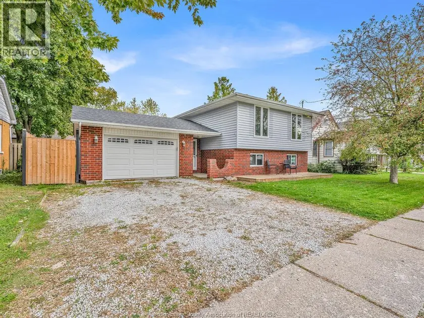 Detached at 910 WILLIAM STREET, Tecumseh