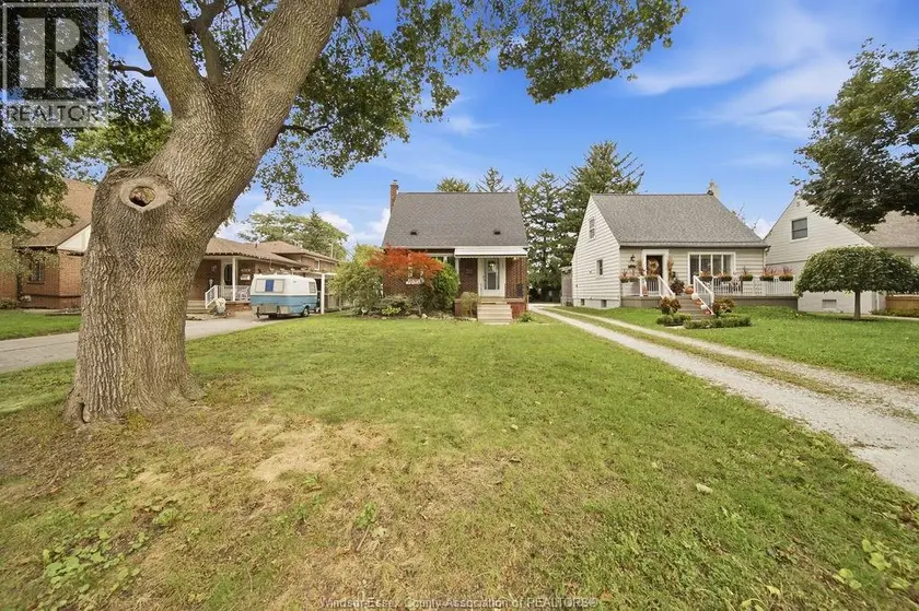 Detached at 1844 DURHAM PLACE, Windsor