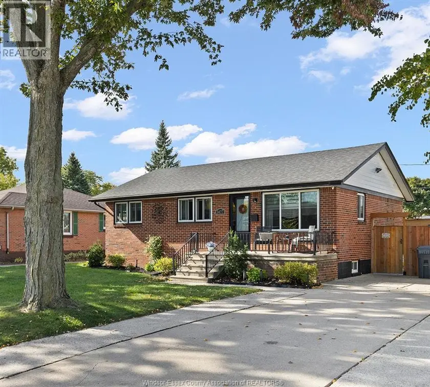 Detached at 3477 Maisonneuve AVENUE, Windsor