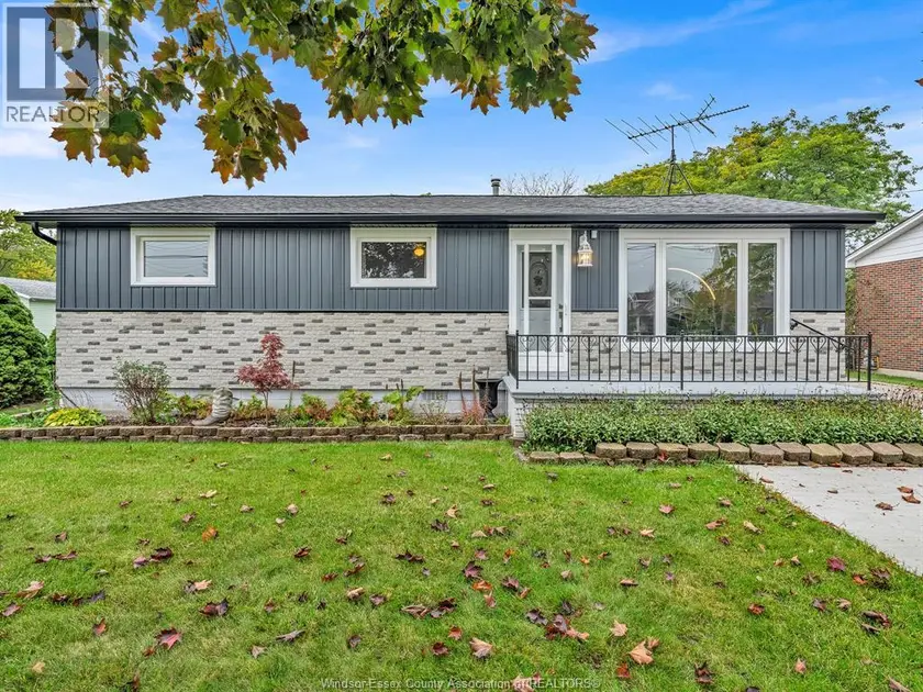 Detached at 8520 MIDDLE Sideroad, McGregor