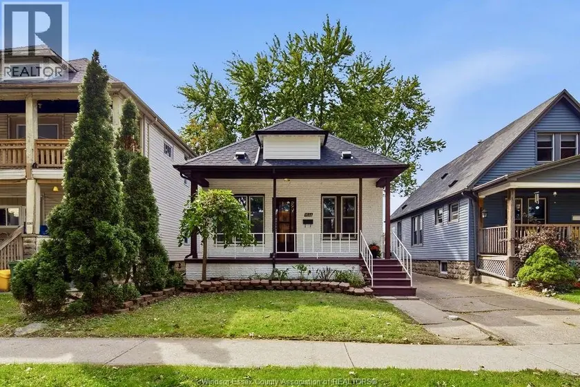 Detached at 1541 LINCOLN ROAD, Windsor