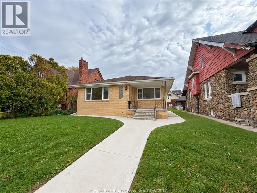 Detached at 1425 GILES BOULEVARD East, Windsor
