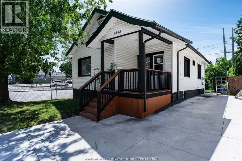 Detached at 1343 LILLIAN, Windsor