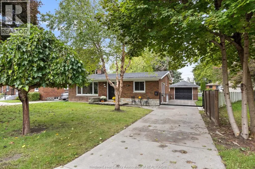 Detached at 1109 Parkview AVENUE, Windsor