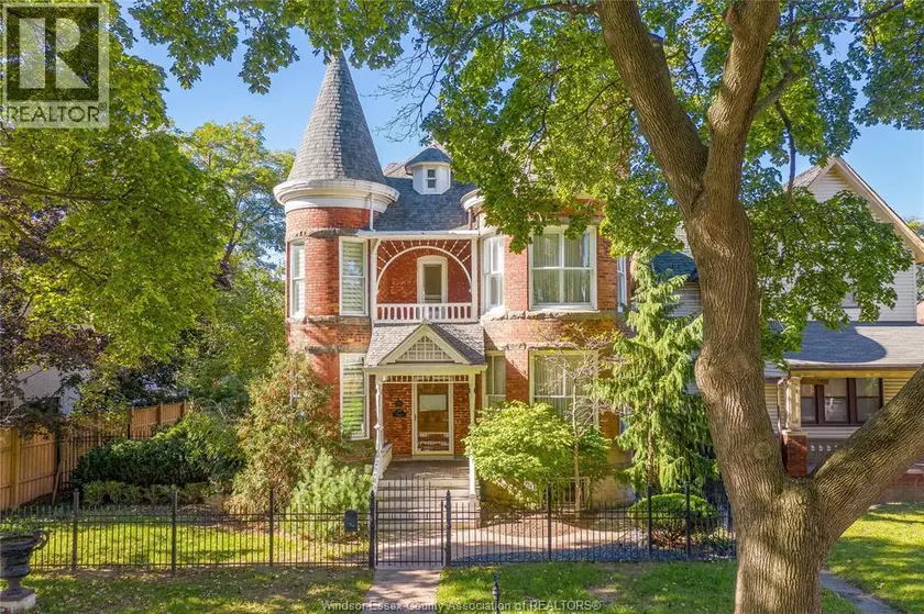 Detached at 719 VICTORIA, Windsor