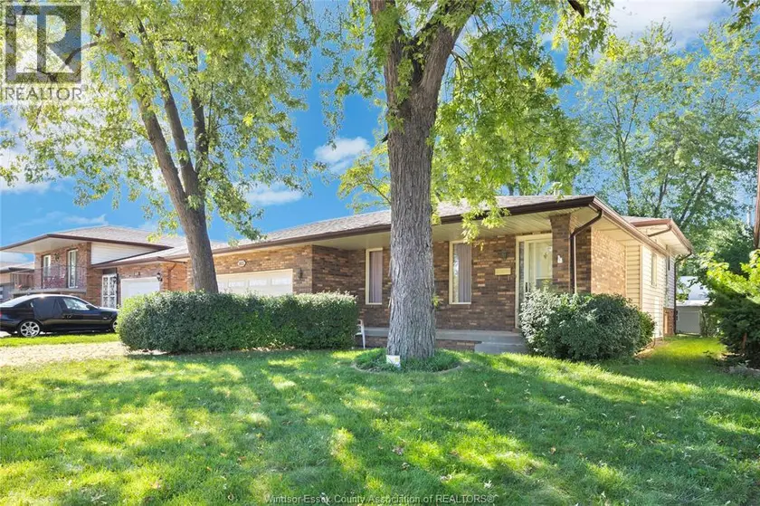 Detached at 1613 EVERTS, Windsor