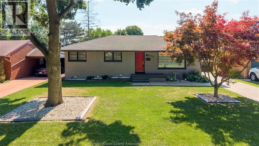 Detached at 2777 ROCKWELL BOULEVARD, Windsor