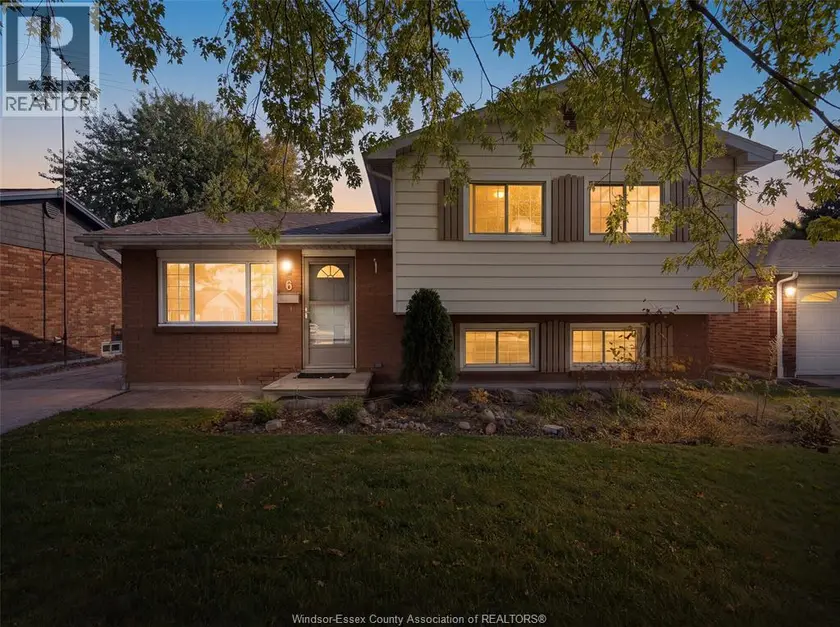 Detached at 6 CAMELOT AVENUE, Leamington