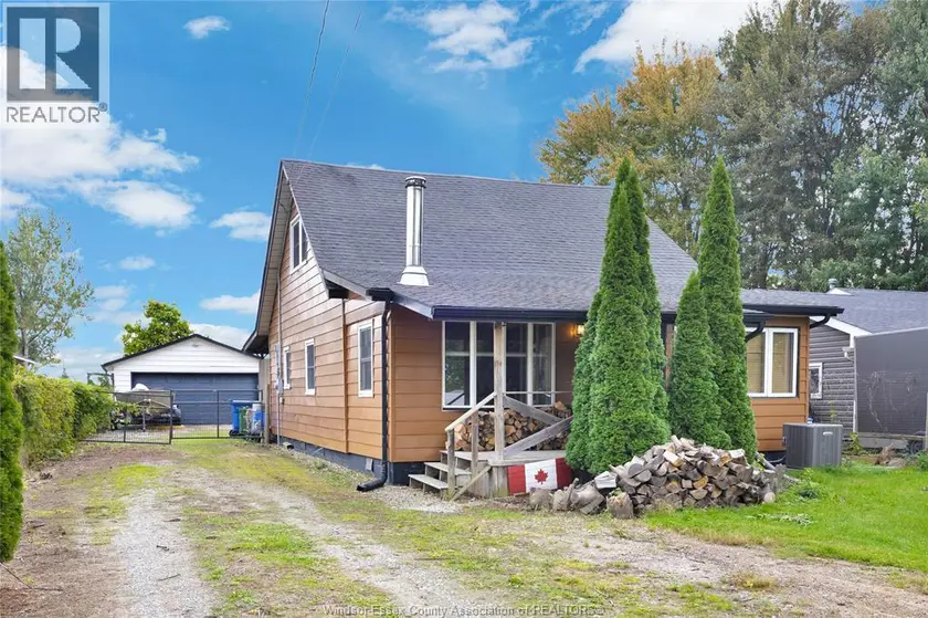 Detached at 1957 FRONT ROAD North, Amherstburg