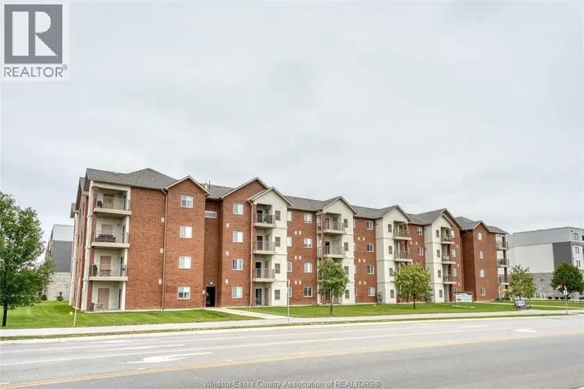 Apartment at 2650 Sandwich West PARKWAY Unit# 402, LaSalle