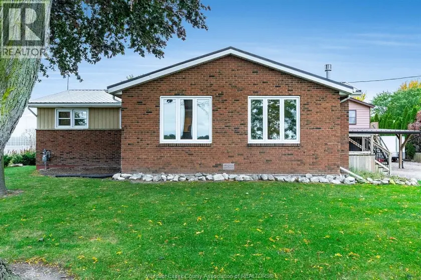 Detached at 2477 Albuna Townline, Kingsville