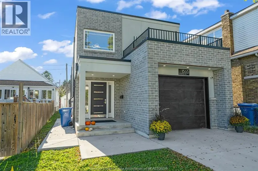 Detached at 1565 GLADSTONE AVENUE, Windsor