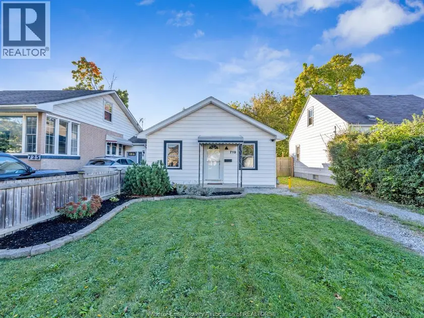 Detached at 719 HILDEGARDE, Windsor