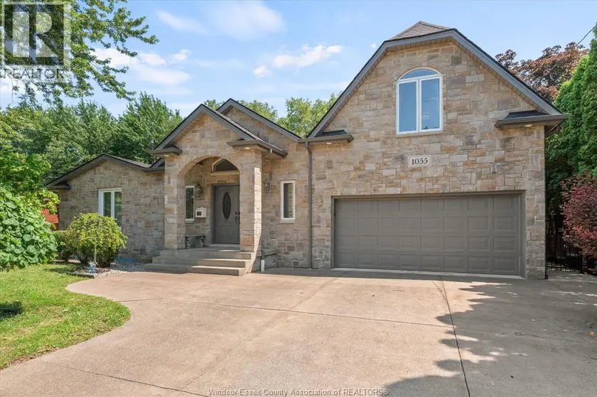 Detached at 1055 ROSELAND DRIVE South, Windsor