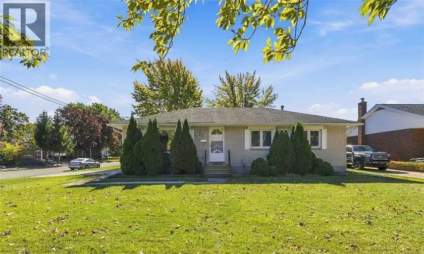 Detached at 913 WEDGEWOOD AVENUE, Sarnia