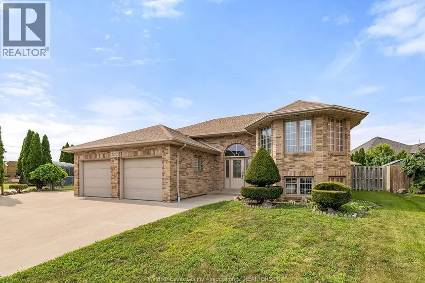 Detached at 2672 FLEMING COURT, Windsor