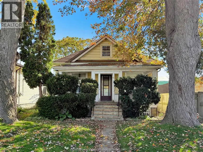 Detached at 54 Patteson AVENUE, Chatham